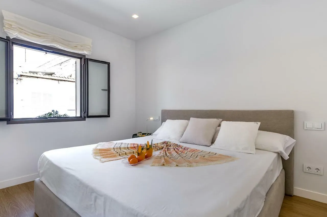 Townhouse Tonina Villa S'Illot  İspanya