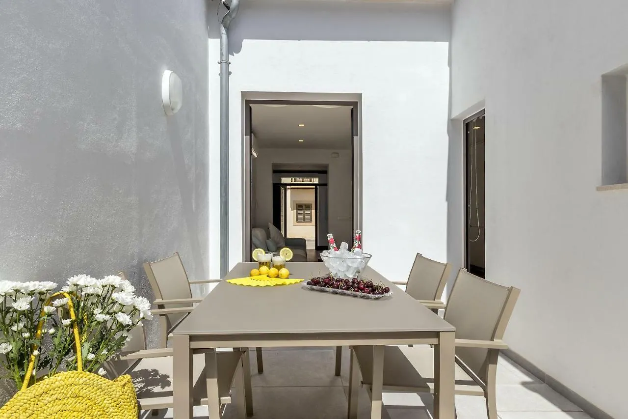 펜션 실로트 Townhouse Tonina 빌라 스페인